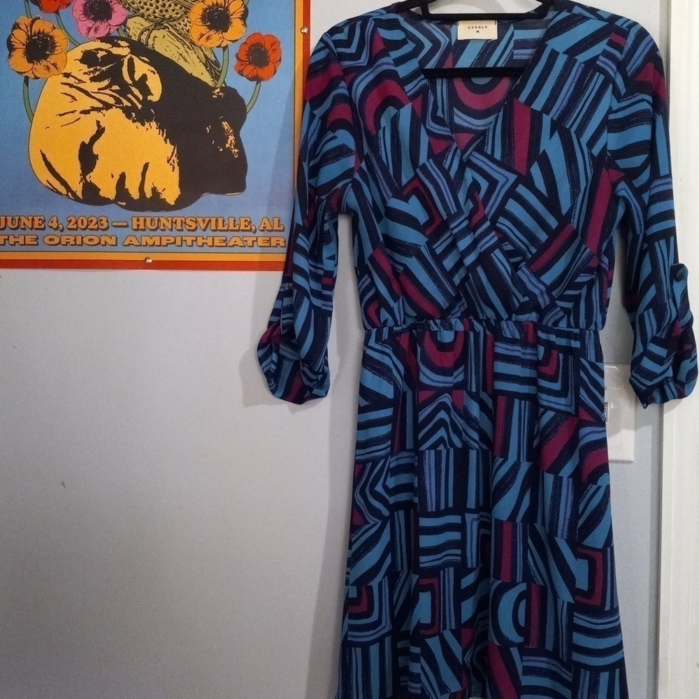 Everly Blue & Fuchsia Graphic Block Print Roll Up Sleeve Pull On Mini Dress - Picture 14 of 15